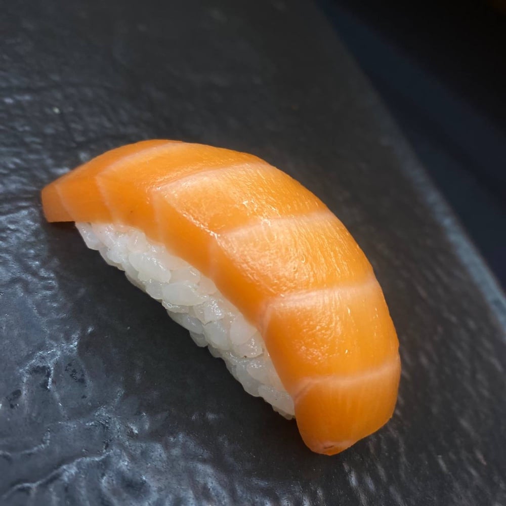 Нігірі з лососем