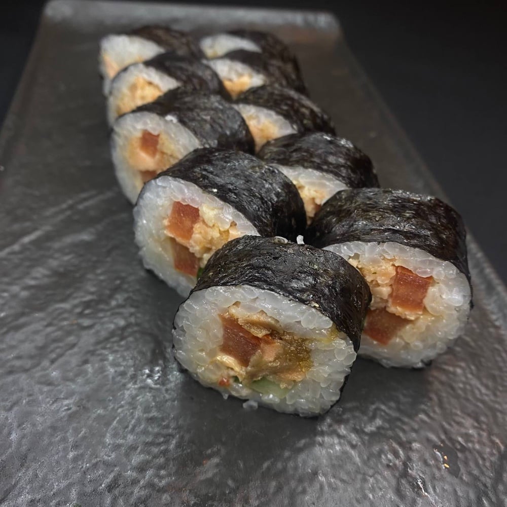 Футомакі зі смаженим лососем