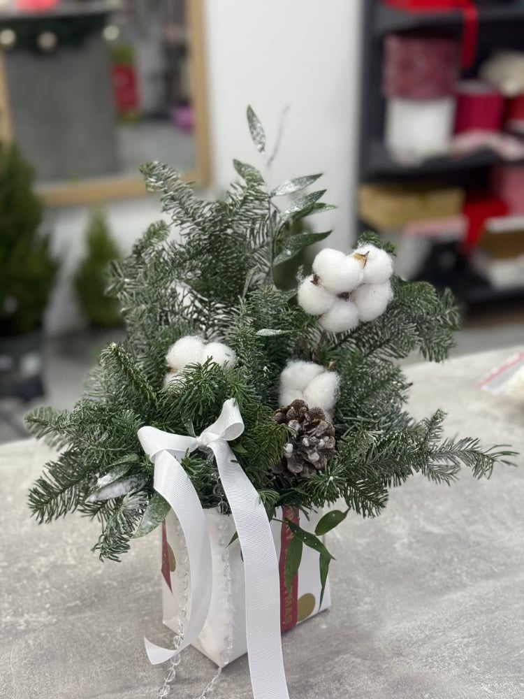 Новорічна композиція біла