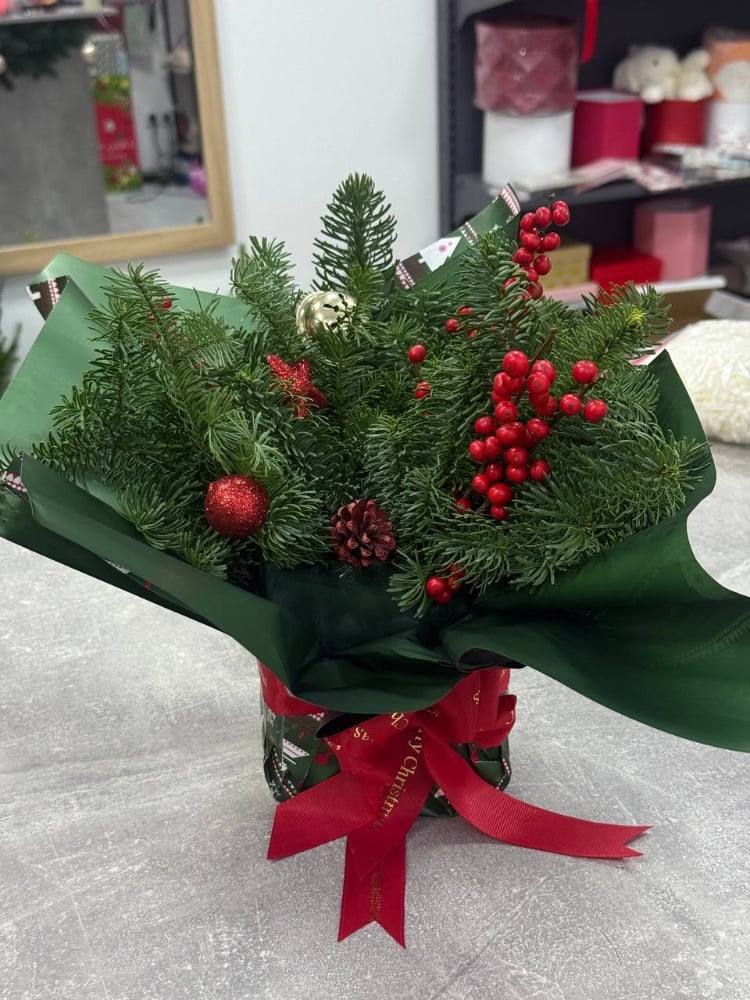 Новорічна композиція зелено-червона