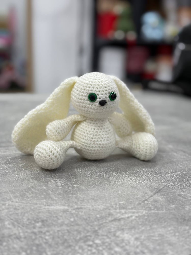 Зайчик білий ручна робота