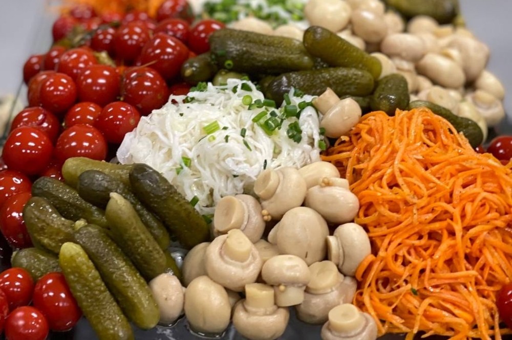 Соління (помідори,гриби,морква по-корейськи)