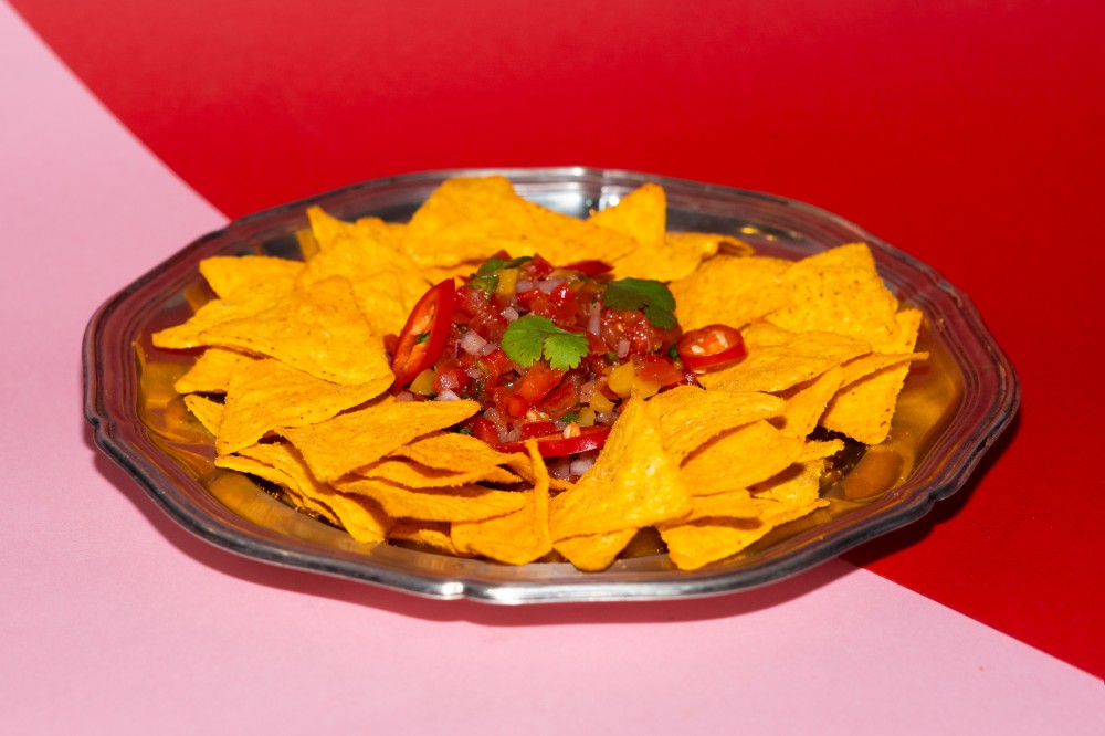 Начос з томатною сальсою