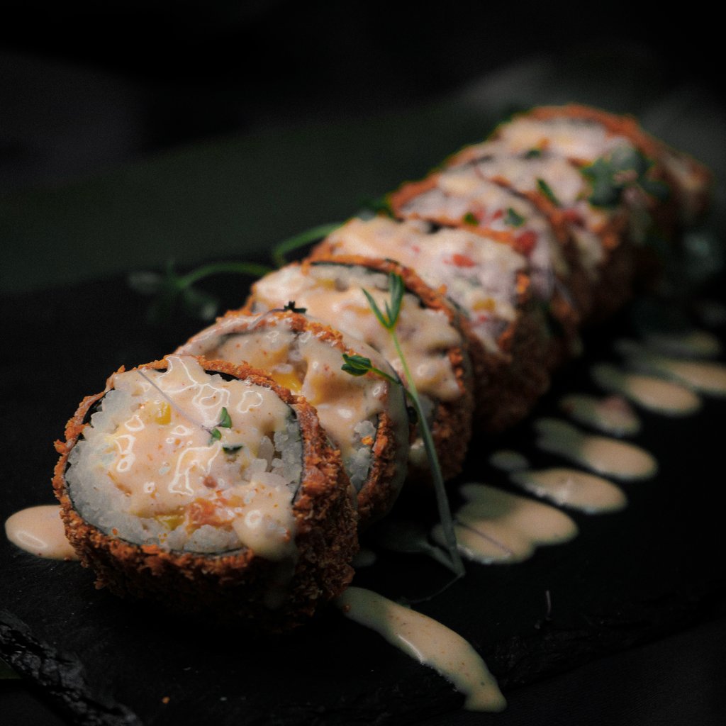 Гарячий рол з лососем