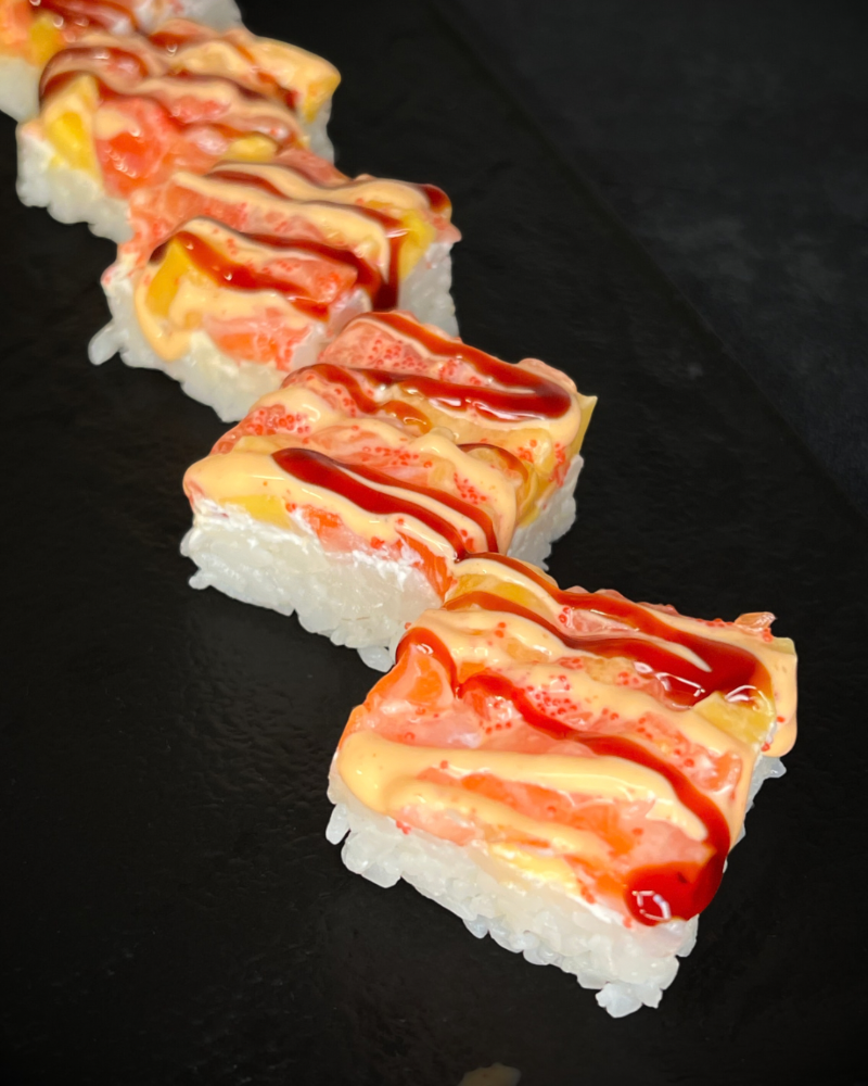 Оші з Манго та лососем