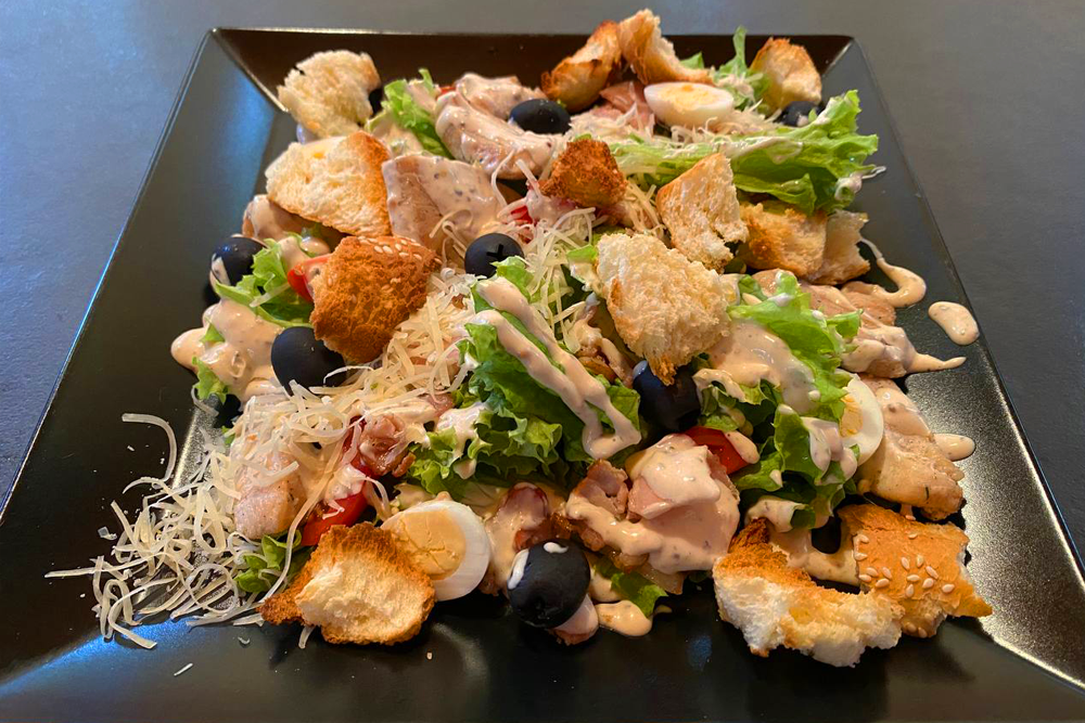 Салат Цезар з беконом