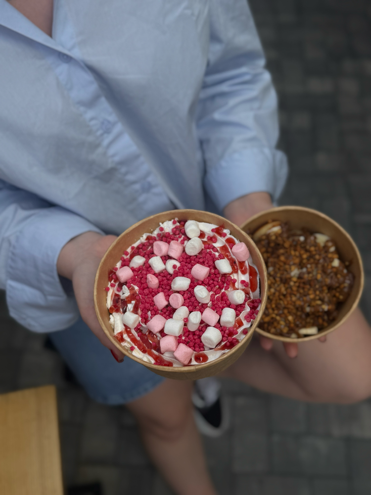 Панкейки з вершками та маршмелоу