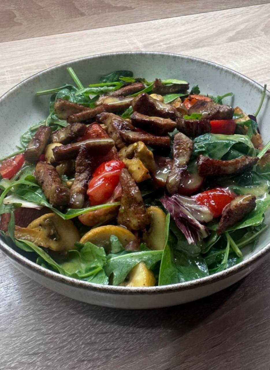 Салат З теплою телятиною 380 г