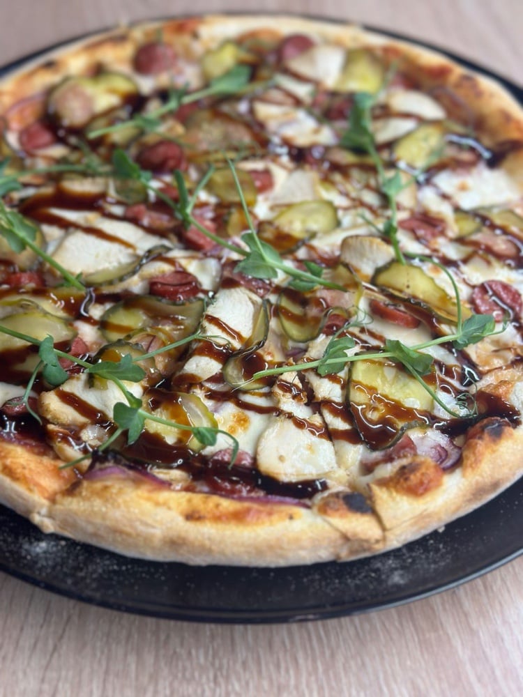  Піца З куркою і баварськими ковбасками 675 г