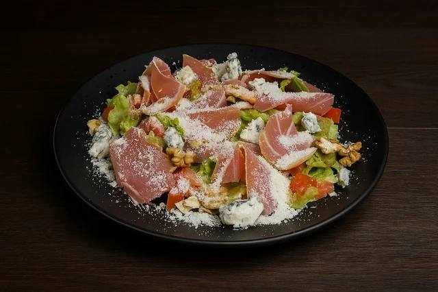 Салат з Прошуто 235г