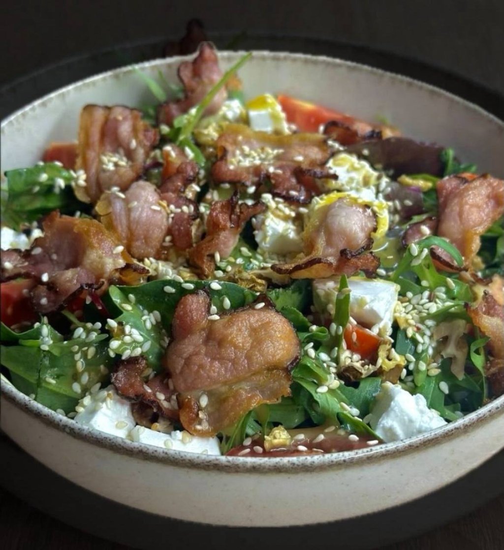 Салат З фетою та беконом 270 г