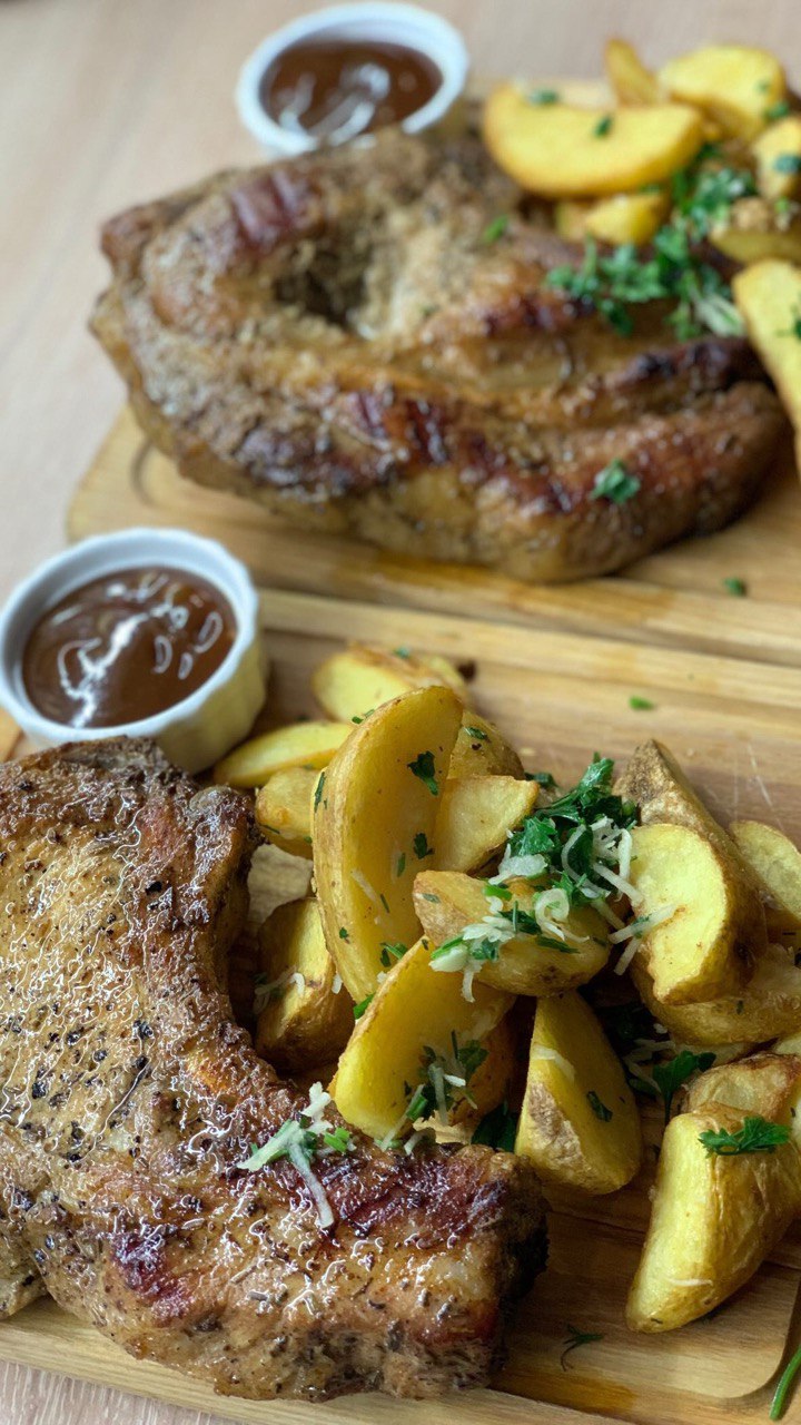 Свинний стейк на кістці ( за 100 г)