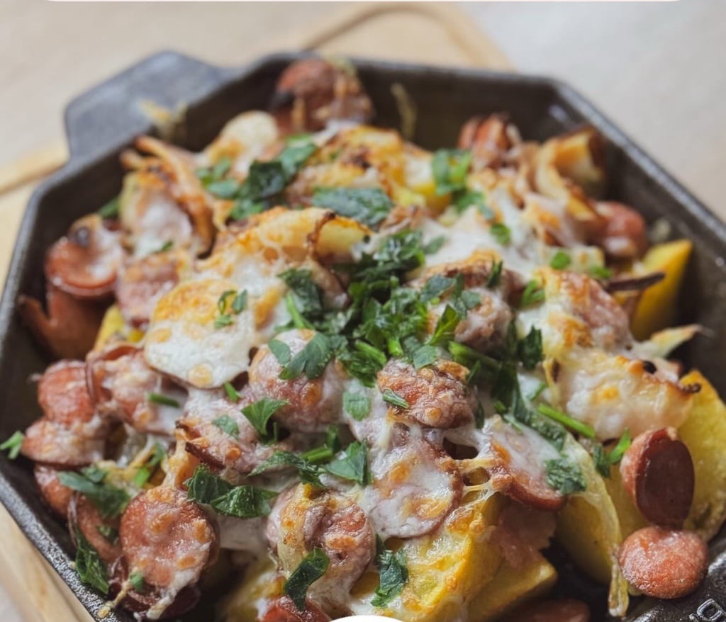 Сковорідка з мисливськими ковбасками  380г