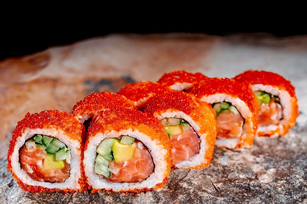 Kalifornia tobiko with salmon (no cheese)