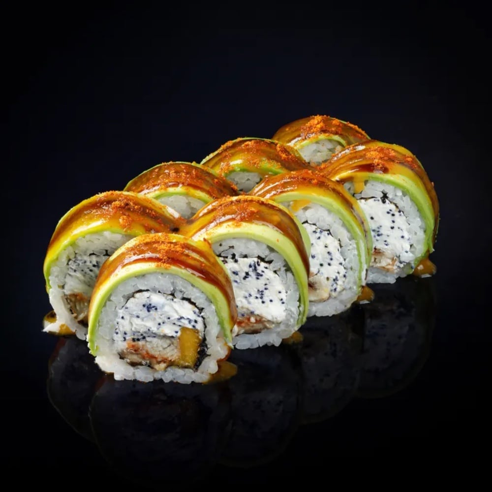 Avokado roll with eel and mango