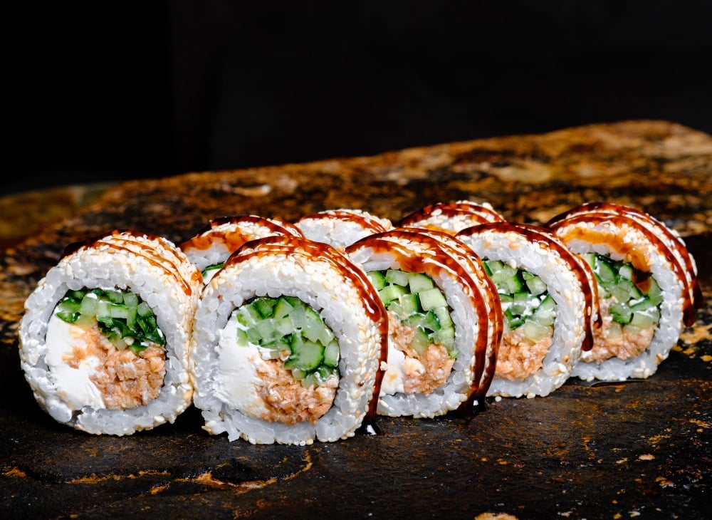 Sesame roll with gril salmon