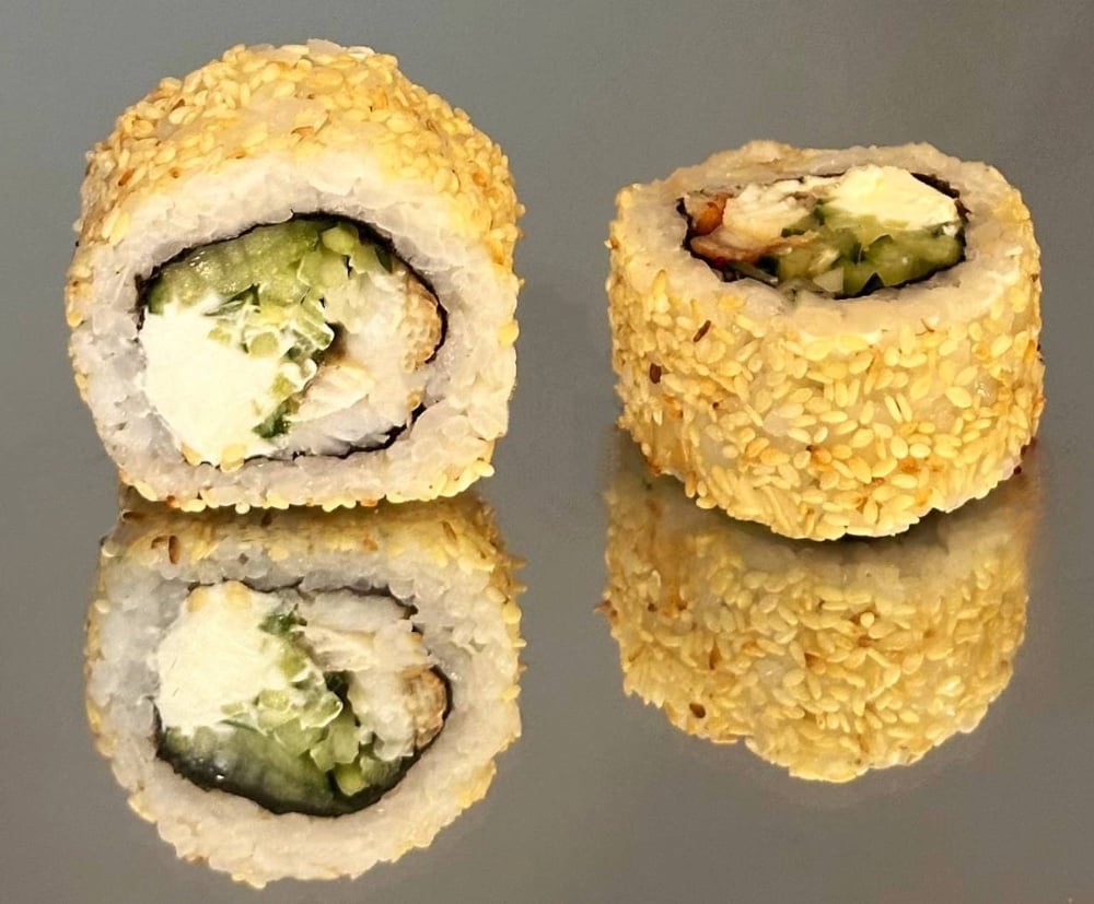 Рол філадельфія в кунжуті з вугрем 300 грам