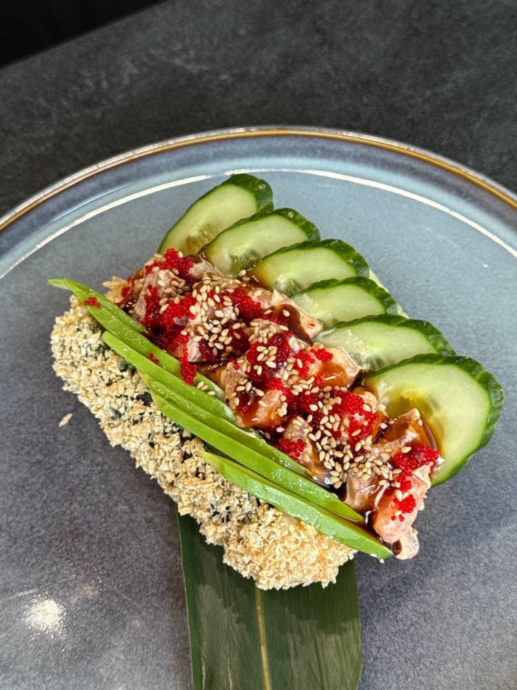 Фіш-дог з лососем та тунцем (370г)