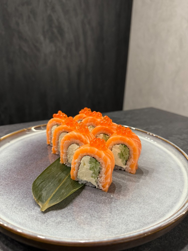 Філадельфія з лососем та червоною ікрою (320г)