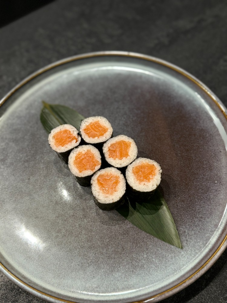 Рол з лососем (150г)