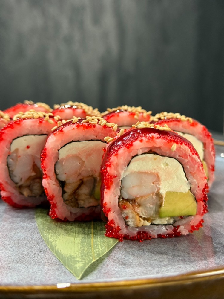 Каліфорнія з вугрем та креветкою (265г)