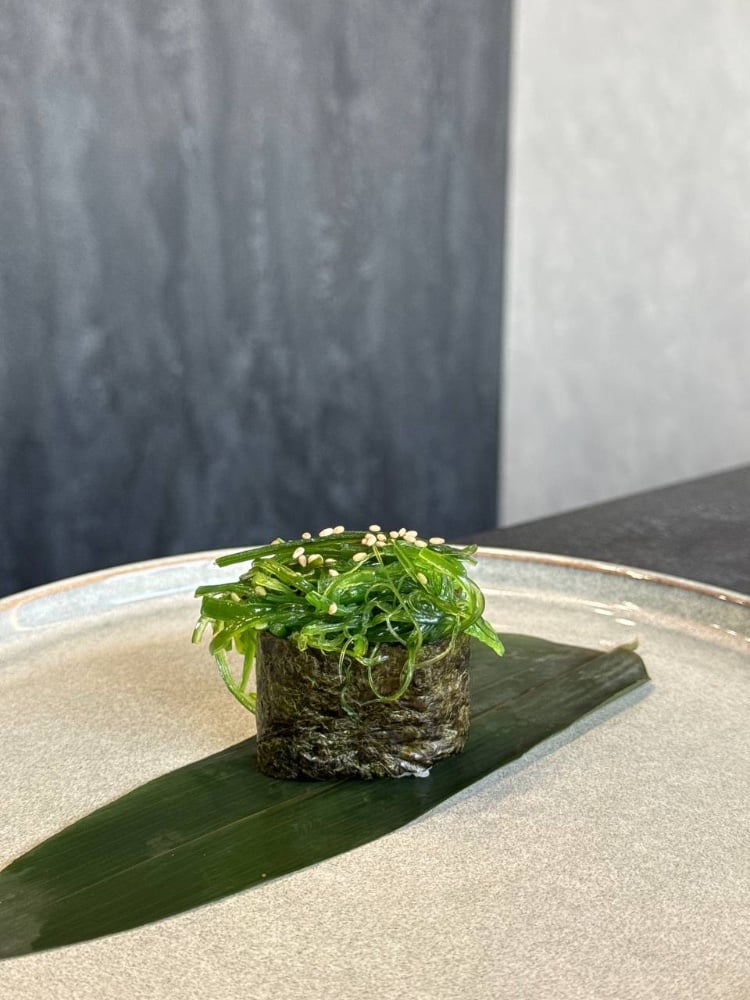 Гункан з водоростями (35г)