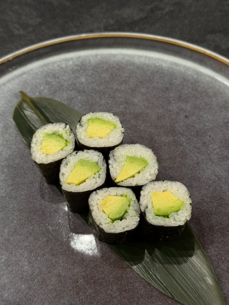 Рол з авокадо (140г)