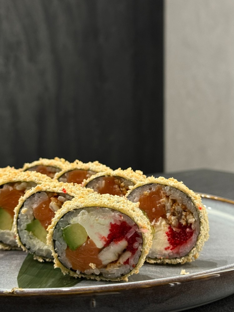 Теплий рол з лососем та вугрем (280г)