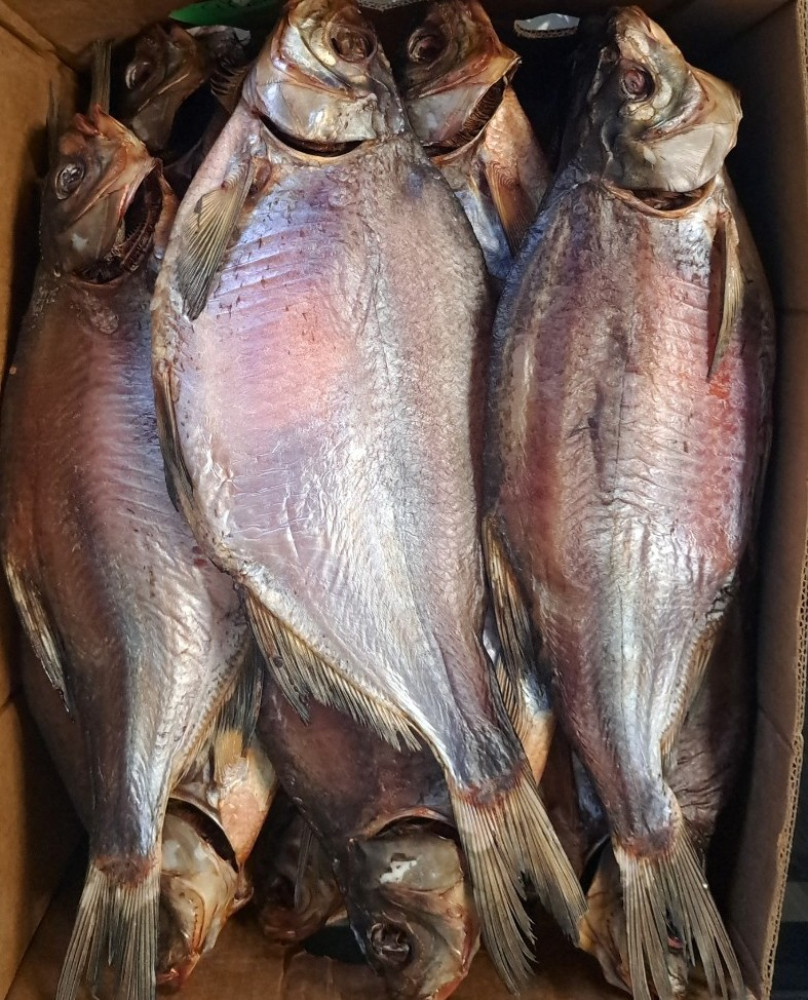 Лящ чищений з ікрою