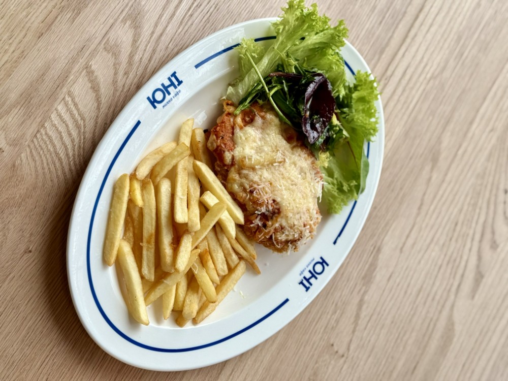 Чікен пармеджана з картоплею фрі