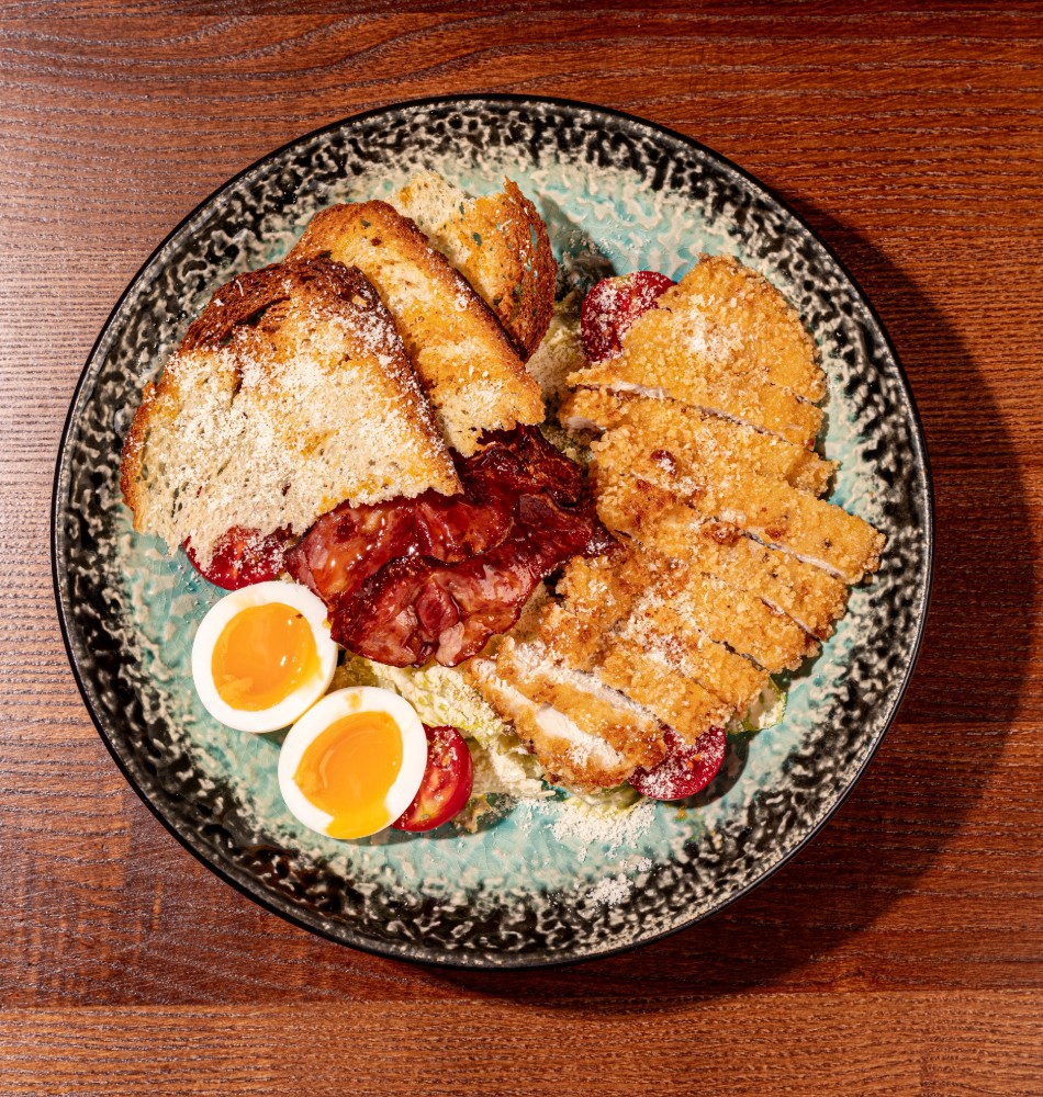 Салат Цезар з хрумкою куркою