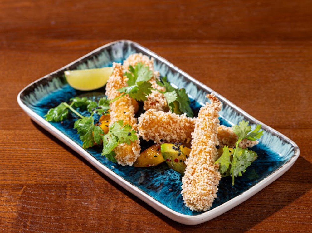 Креветки кріспі з манго та авокадо