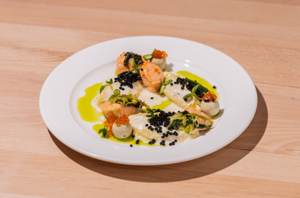 Ньокі картопляні з грильованим лососем та мусом з вокадо