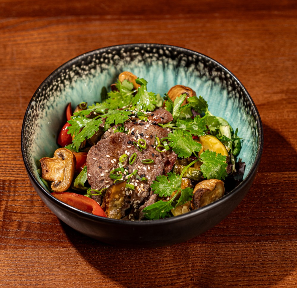  Салат з яловичиною та печеними овочами