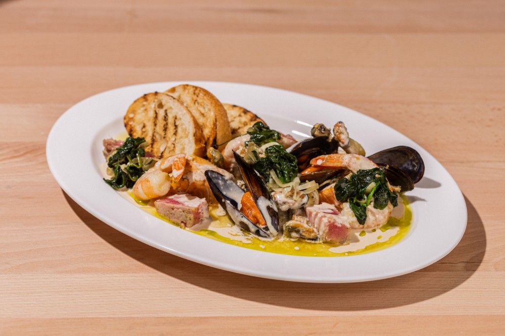 Соте з морепродуктів та океанічної риби - страва на двох