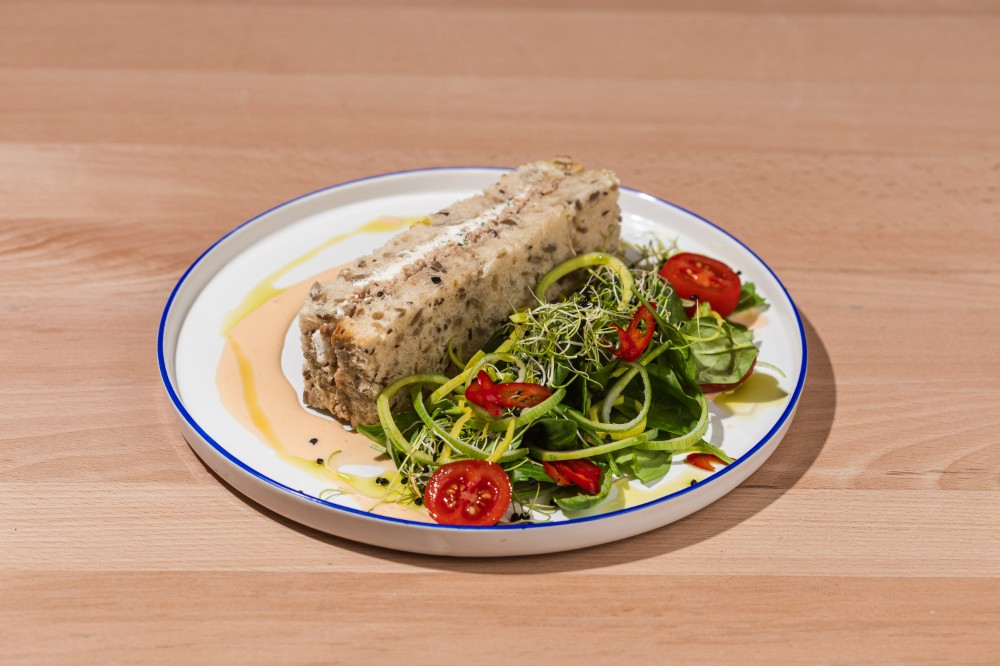 Мелт із печінкою тріски та руколою