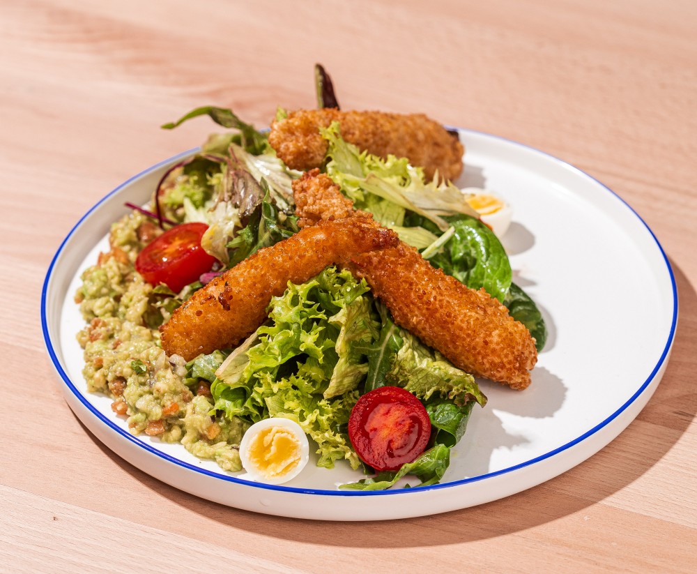 Салат із гуакамоле та хрусткими тигровими креветками