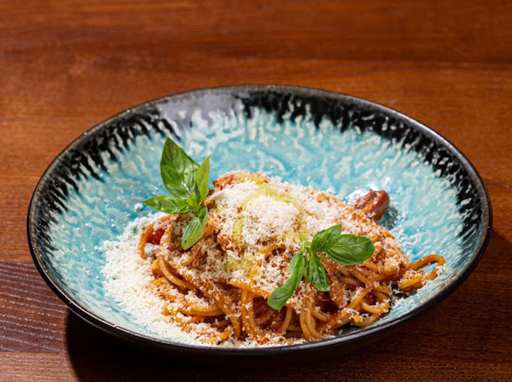 Паста з анчоусами, каперсами та оливками