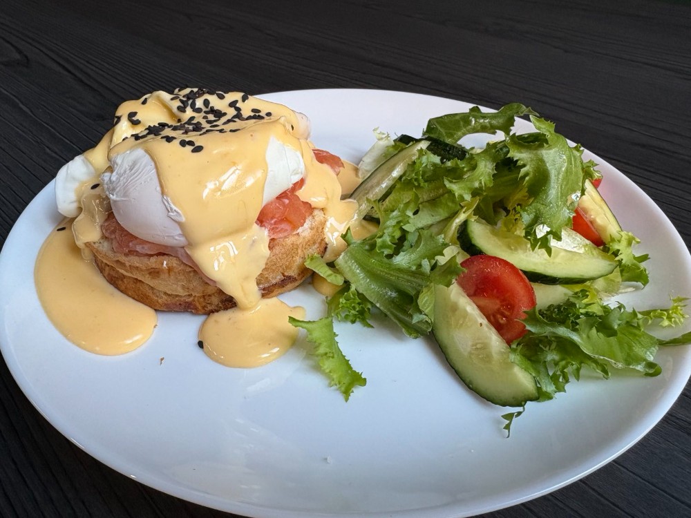 Яйце пашот з лососем