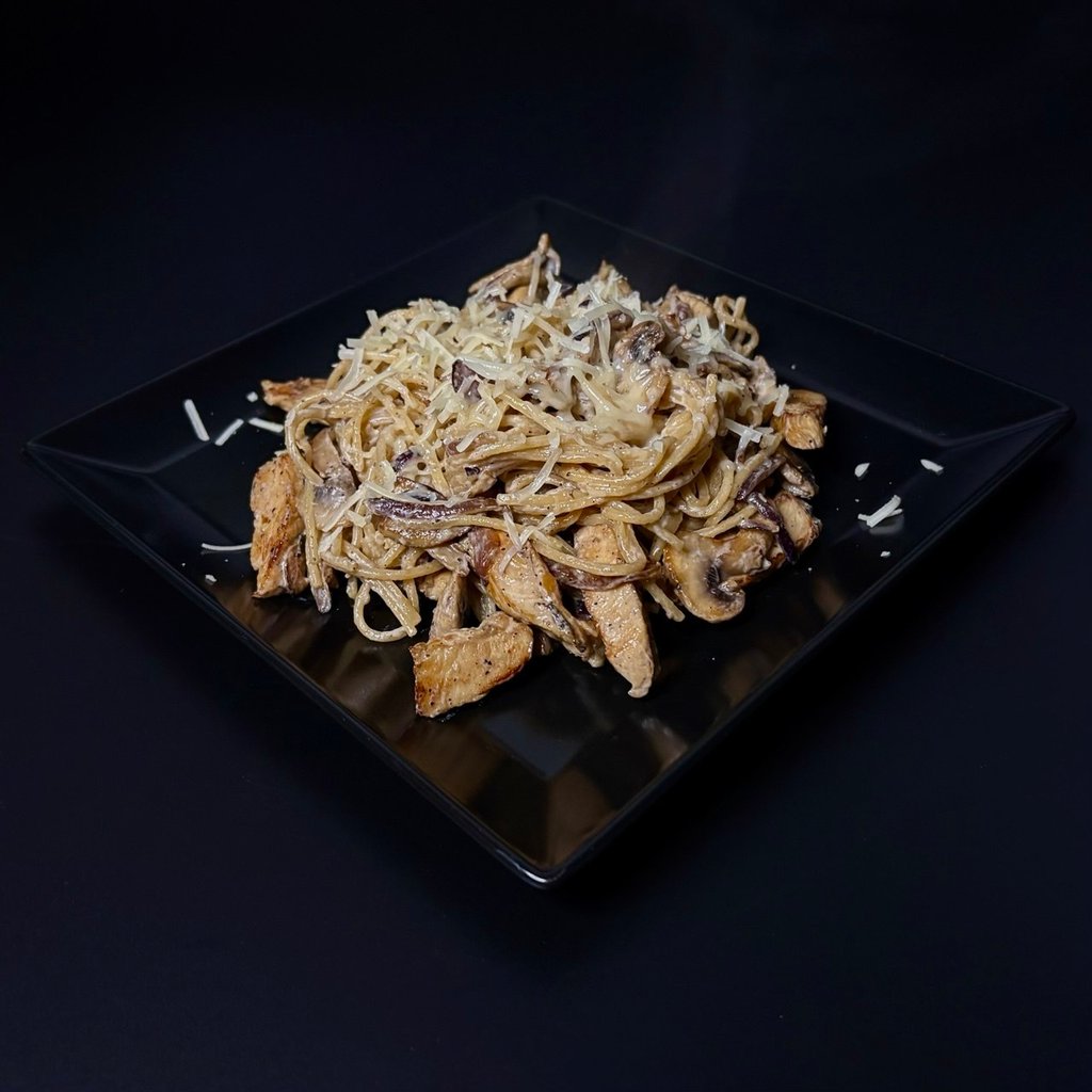 Паста з курятиною та грибами