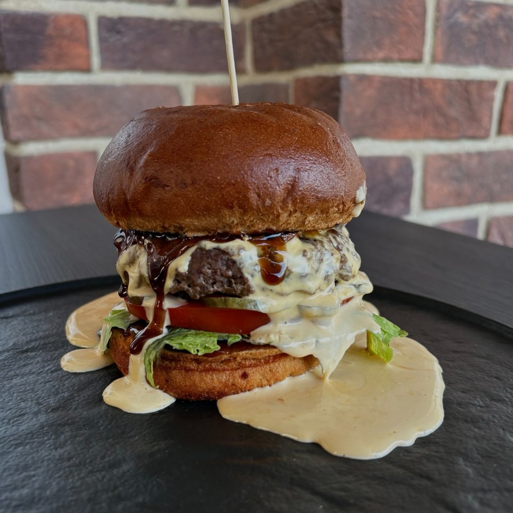 Бургер Сирна лава