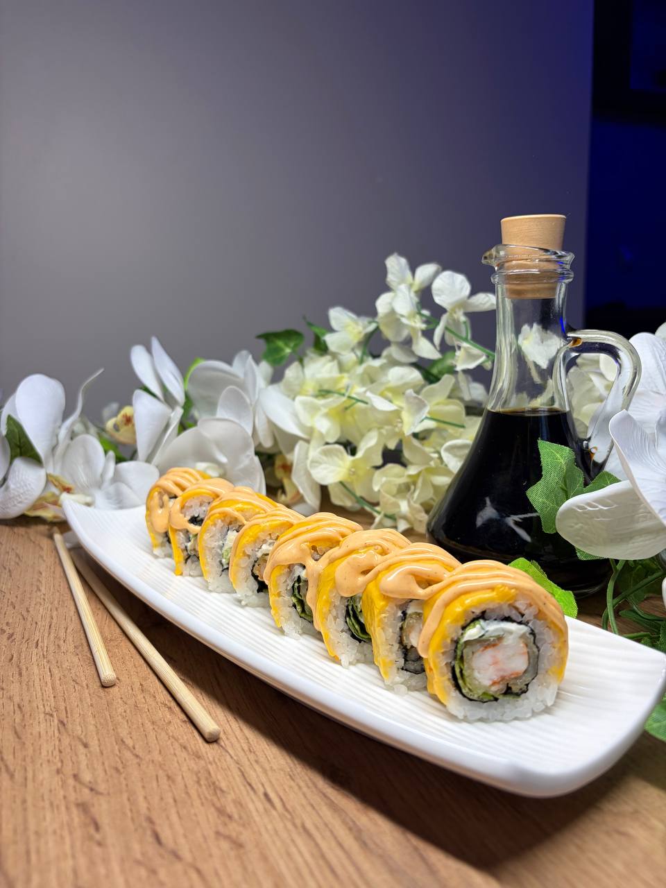 Рол з креветкою темпура та чеддером