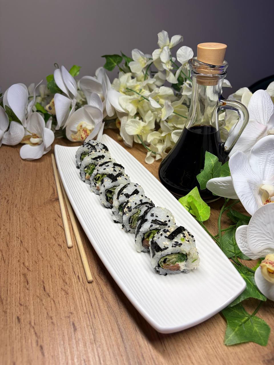 Рол з чукою та лососем