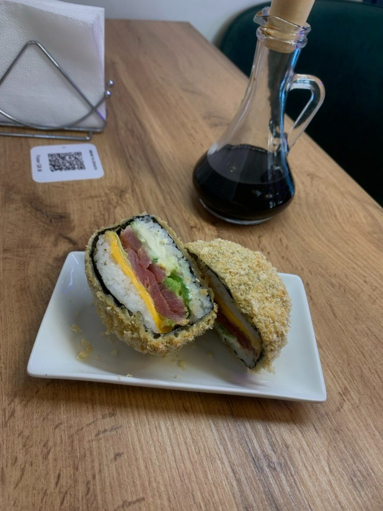 Суші бургер з тунцем