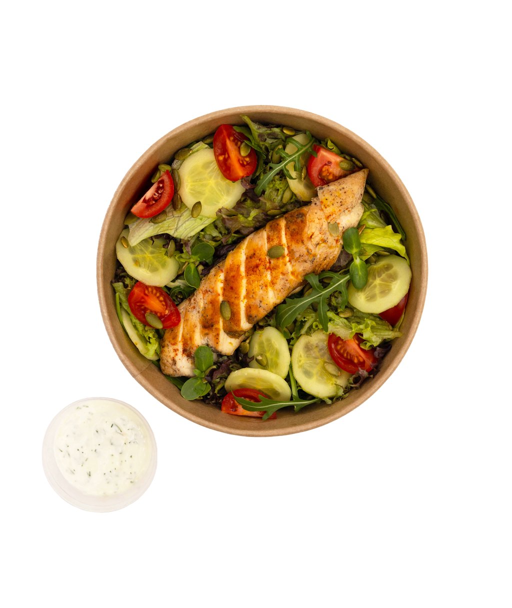 Салат с курицей в лимонном соусе, мягким творогом и зеленью