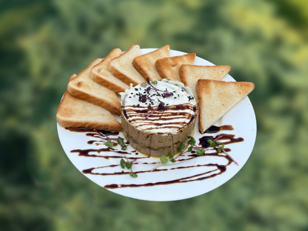 Паштет з карамелізованою грушею на гріночках 250г