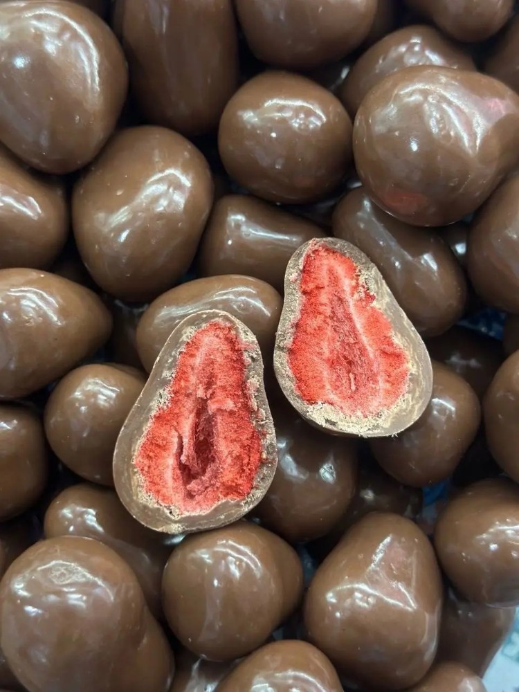 Полуниця у молочному шок.