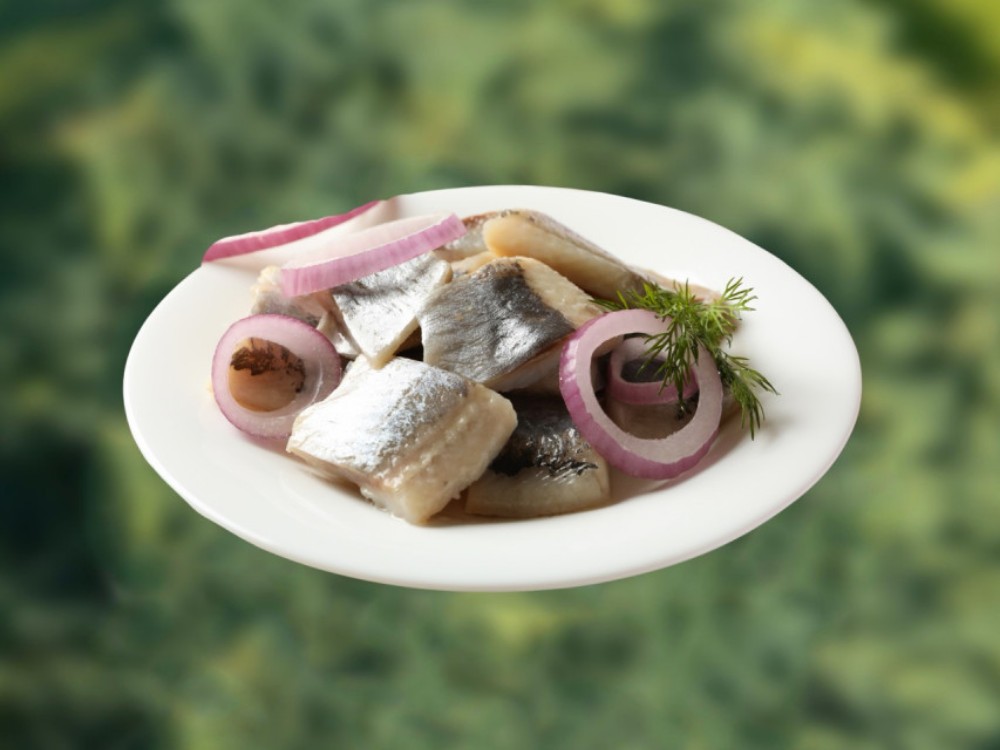 Оселедець з цибулею 1/100