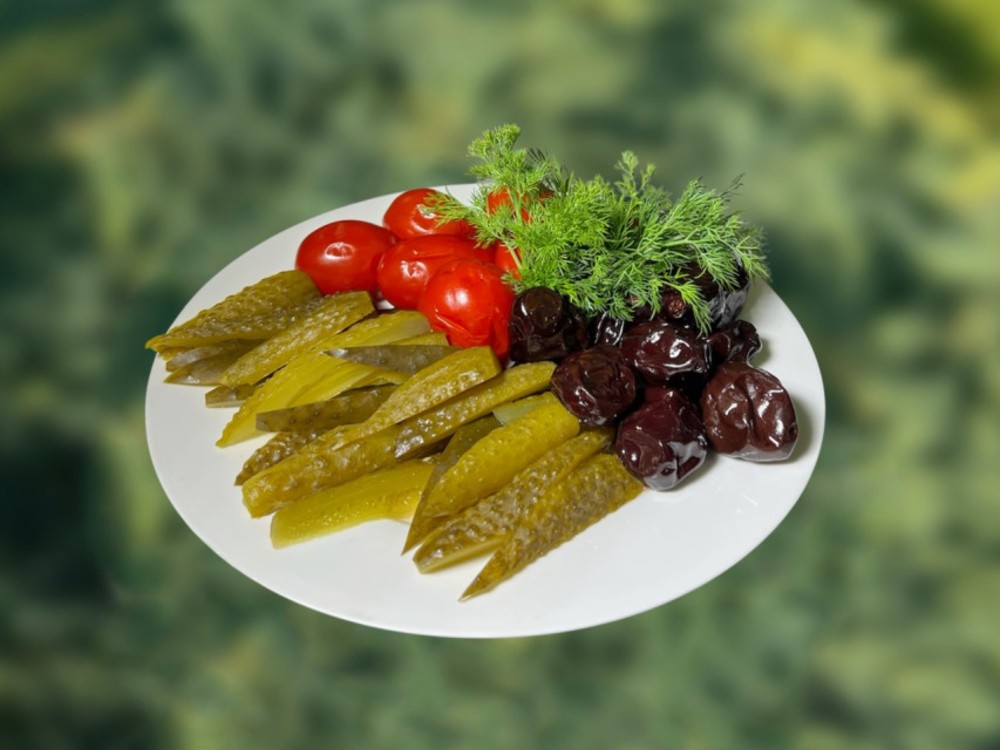 Асорті з традиційних різносолів( з сливами) 1/700