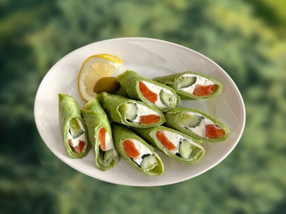 Млинці зі шпинатом, сьомгою та верш. сиром 1/250